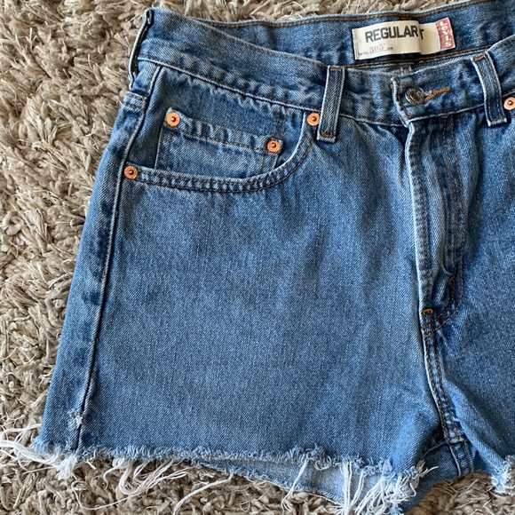 LEVI’S 505 Vintage Cutoff Jean Shorts - Picture 5 of 7